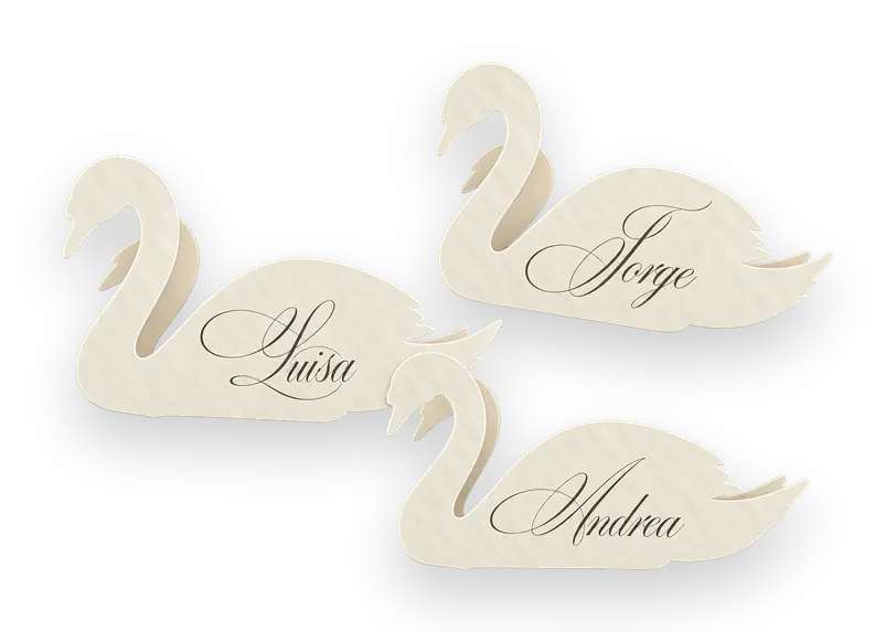 Marcasitios con forma de cisne, con el nombre de cada invitado
